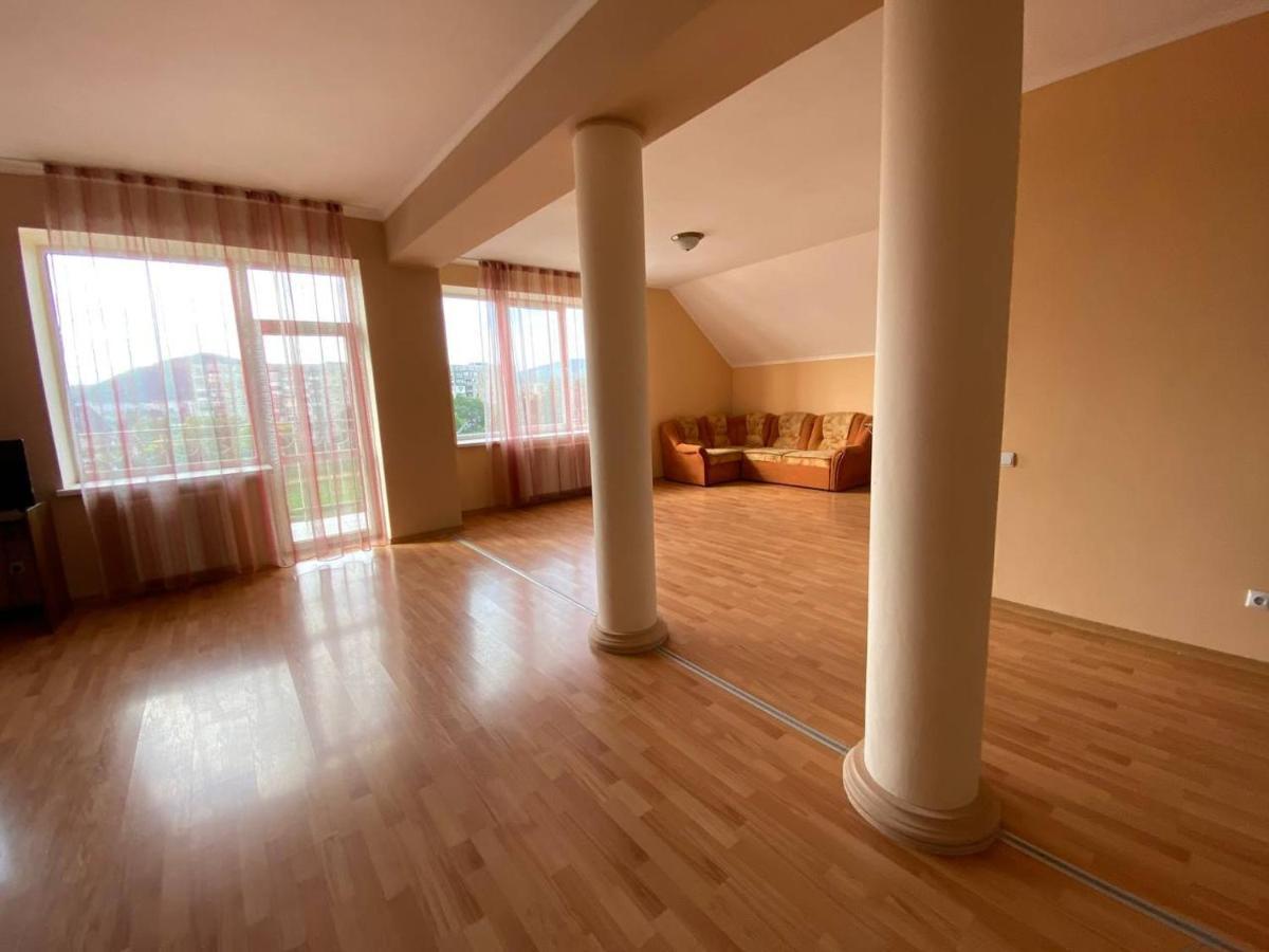 Apartments On Parkaniya 2A 무카체베 외부 사진